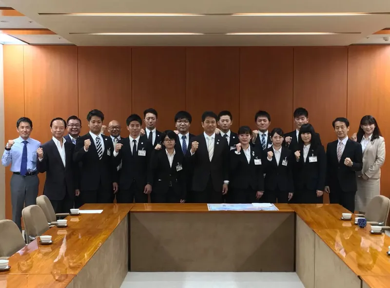 1次隊の知事表敬訪問の写真 1