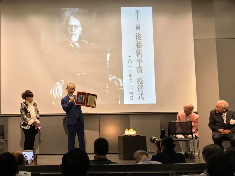 受賞者は黒柳徹子さんですの写真 1