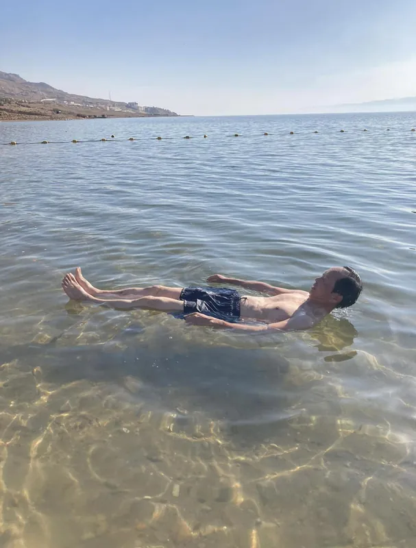 死海で浮遊体験の写真 2