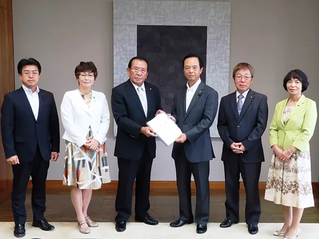 常総市議会及び守谷市議会より要望の写真 2