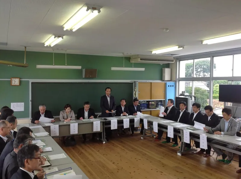 特別委員会の現地調査の写真 4