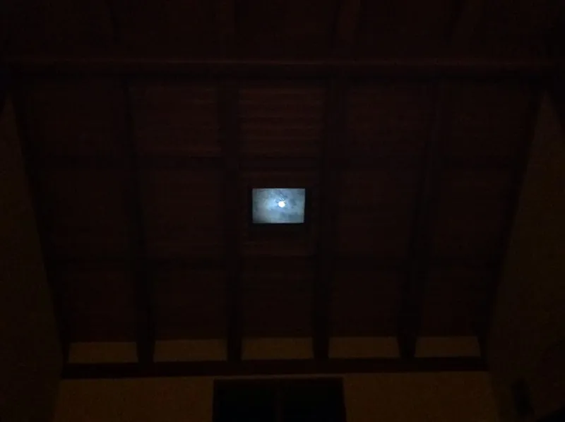 天窓の月の写真 1