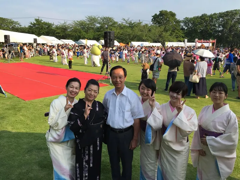 子供いっぱいの夏祭りの写真 2
