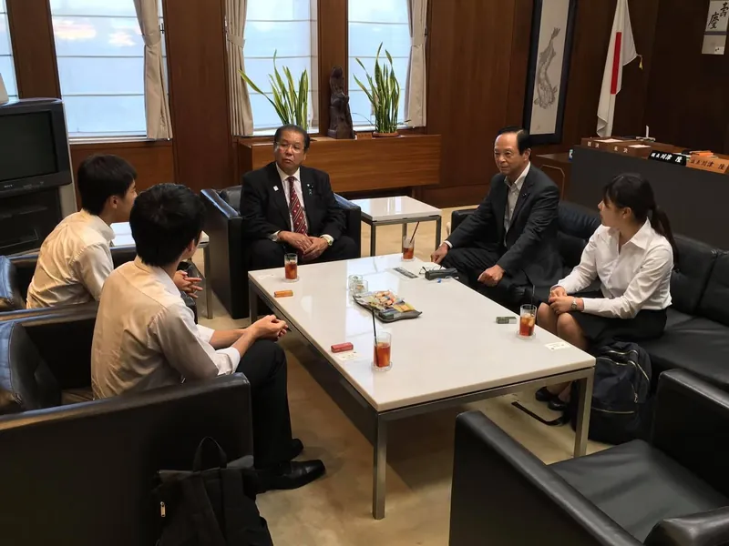 県議会を傍聴の写真 2