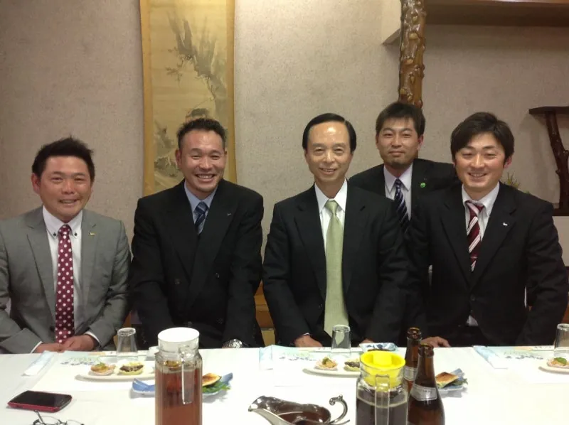 みんな良い顔しています。私の後ろは守谷の小川 青年部長。