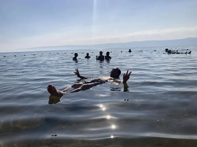 死海で浮遊体験の写真 1