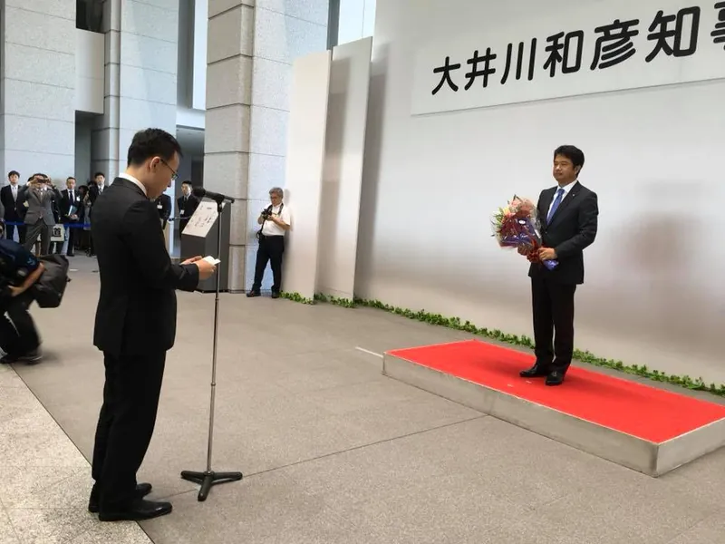 大井川知事　初登庁の写真 1