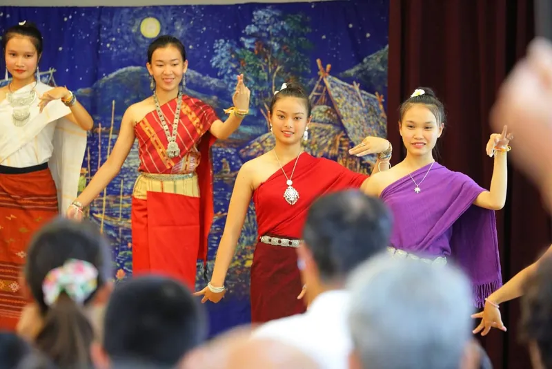 ラオスの伝統舞踊の写真 4