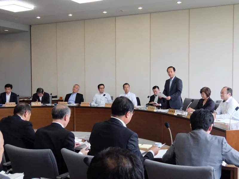 文教警察委員会で質疑の写真 2