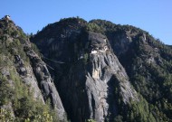 3100mの断崖絶壁に建てられた『タクツァン僧院』