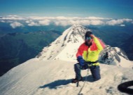 スイスアルプスの名峰、メンヒ山頂にて (標高4,107m)