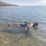 死海で浮遊体験